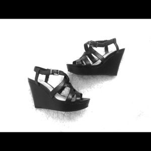 Gianni Bini black wedges size 6